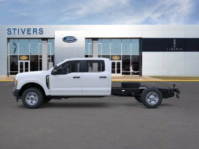 2026 Ford Chassis Cab - Photo 4