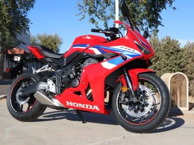2026 Honda® CBR650R E-Clutch — front three-quarter view