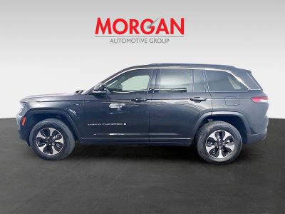 2024 Jeep Grand Cherokee — interior view