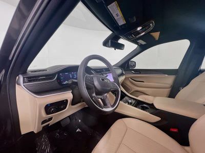 2024 Jeep Grand Cherokee — photo 19 view