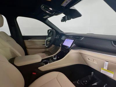 2024 Jeep Grand Cherokee — photo 23 view