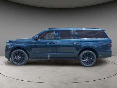 2026 Lincoln Navigator L — side profile view
