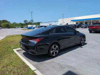 2022 Hyundai Elantra - Photo 3