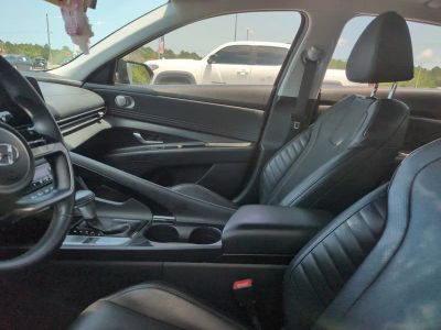2022 Hyundai Elantra - Photo 2