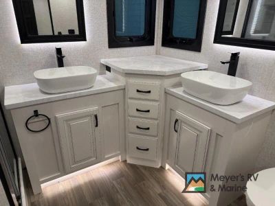 2024 Jayco North Point - Photo 19