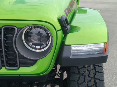 2026 Jeep Gladiator — photo 10 view