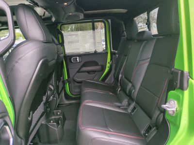 2026 Jeep Gladiator — photo 16 view