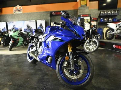 2026 Yamaha YZF-R7 — front three-quarter view