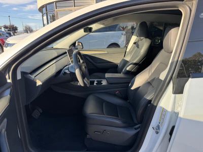 2023 Tesla Model Y — photo 9 view