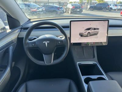 2023 Tesla Model Y — photo 10 view