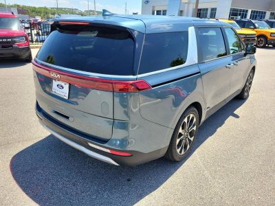 2023 Kia Carnival — detail view