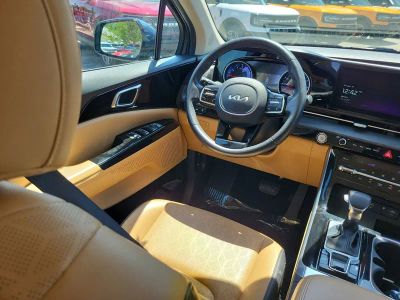 2023 Kia Carnival — photo 12 view