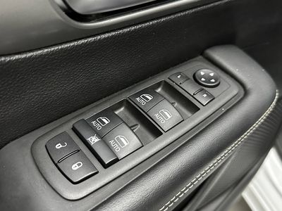 2025 Chrysler Pacifica - Photo 9