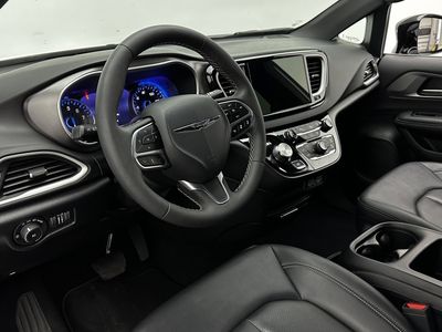 2025 Chrysler Pacifica - Photo 7