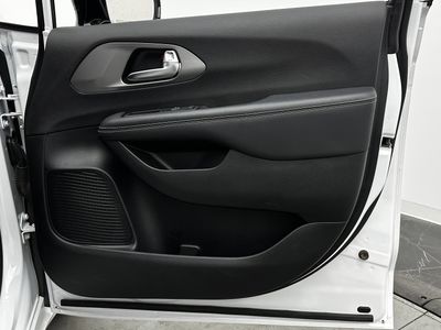 2025 Chrysler Pacifica - Photo 33