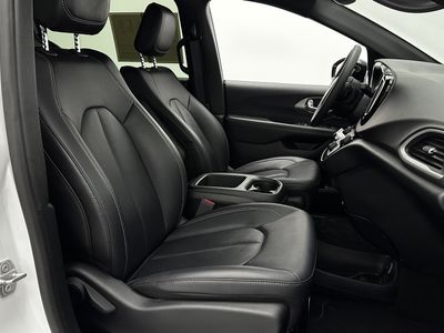 2025 Chrysler Pacifica - Photo 35