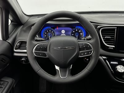 2025 Chrysler Pacifica - Photo 24