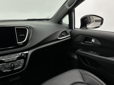 2025 Chrysler Pacifica - Photo 27