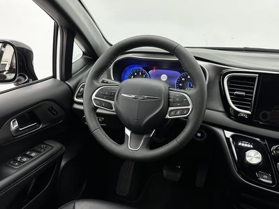2025 Chrysler Pacifica - Photo 25