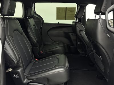 2025 Chrysler Pacifica - Photo 31