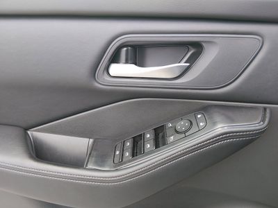 2025 Nissan Rogue - Photo 18