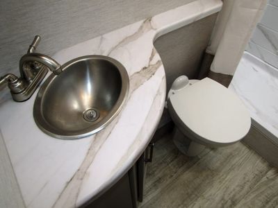 2025 Thor Motor Coach CHATEAU — photo 16 view