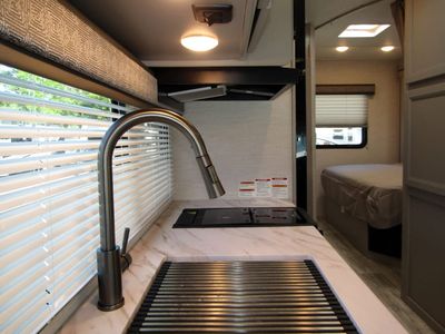 2025 Thor Motor Coach CHATEAU — photo 10 view