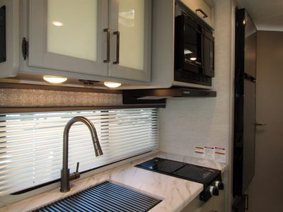 2025 Thor Motor Coach CHATEAU — photo 8 view