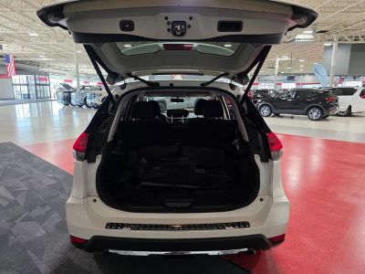 2018 Nissan Rogue — detail view