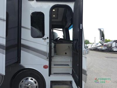 2024 Fleetwood RV Discovery LXE — photo 12 view