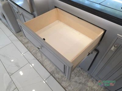 2024 Fleetwood RV Discovery LXE — photo 38 view