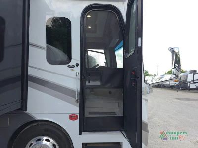 2024 Fleetwood RV Discovery LXE — photo 11 view