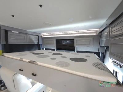 2024 Fleetwood RV Discovery LXE — photo 31 view