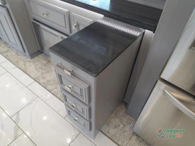 2024 Fleetwood RV Discovery LXE — photo 41 view