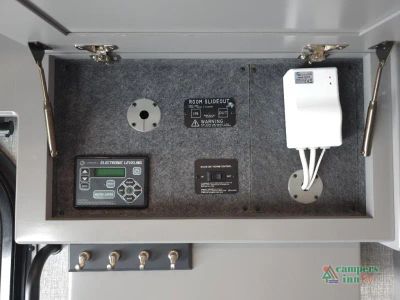 2024 Fleetwood RV Discovery LXE — photo 28 view