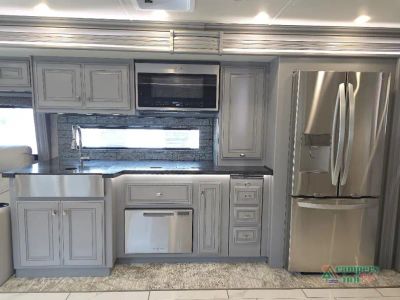 2024 Fleetwood RV Discovery LXE — photo 34 view