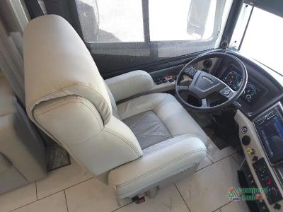 2024 Fleetwood RV Discovery LXE — photo 19 view