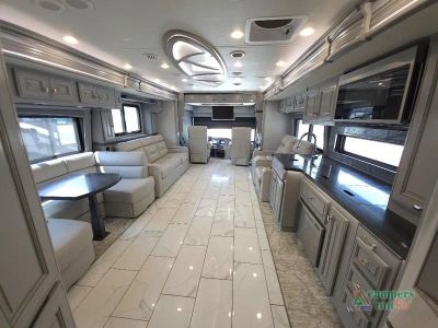 2024 Fleetwood RV Discovery LXE — photo 16 view
