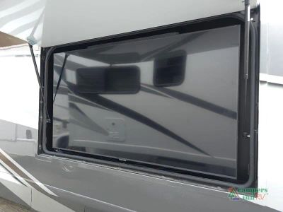 2024 Fleetwood RV Discovery LXE — photo 9 view