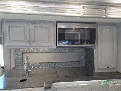 2024 Fleetwood RV Discovery LXE — photo 44 view