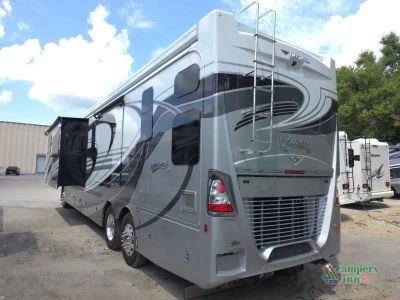2024 Fleetwood RV Discovery LXE — detail view