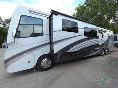 2024 Fleetwood RV Discovery LXE — interior view