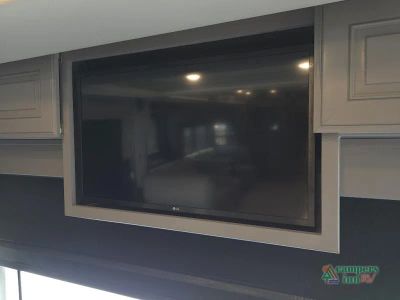2024 Fleetwood RV Discovery LXE — photo 26 view