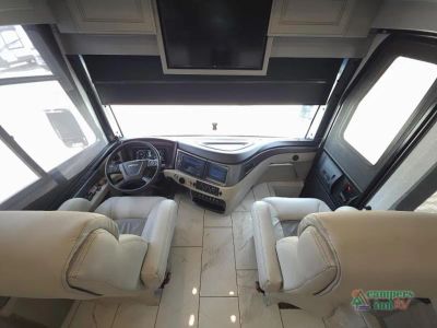 2024 Fleetwood RV Discovery LXE — photo 18 view