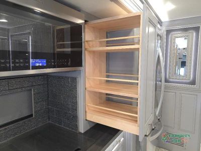 2024 Fleetwood RV Discovery LXE — photo 48 view