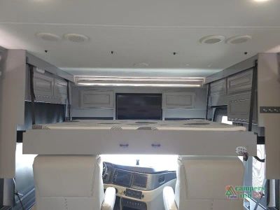 2024 Fleetwood RV Discovery LXE — photo 30 view
