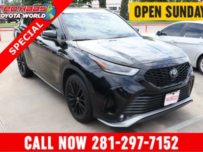 2023 Toyota Highlander XSE in MIDNIGHT BLACK — front three-quarter view