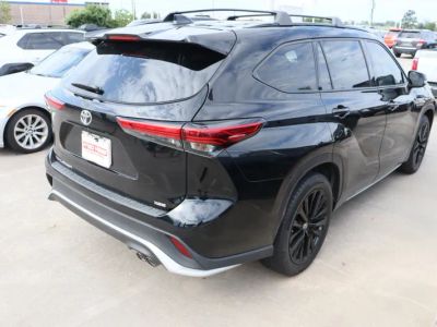 2023 Toyota Highlander — photo 11 view