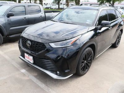 2023 Toyota Highlander — engine compartment view