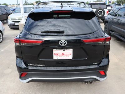 2023 Toyota Highlander — photo 9 view